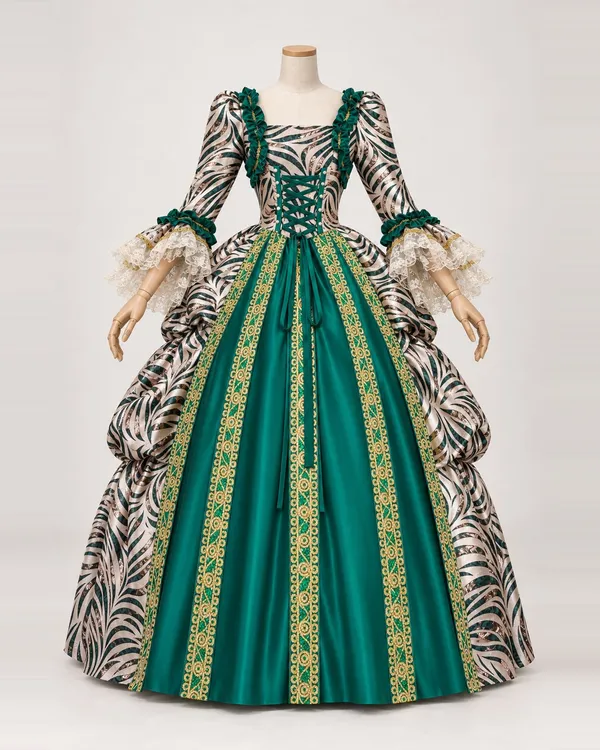 Zéphyr Sylvestre — Emerald and Cream Striped Ball Gown